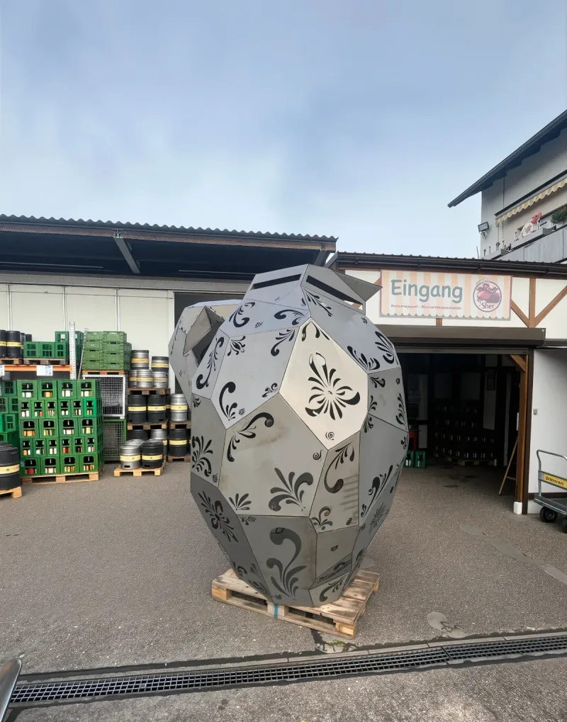 Customer-built low-poly steel ornamented vase by German Welding Tools, Germany